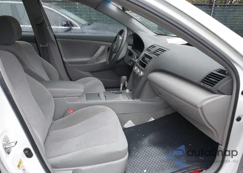 2011 Toyota Camry z USA, uszkodzony, nr VIN 4T1BF3EK2BU672023